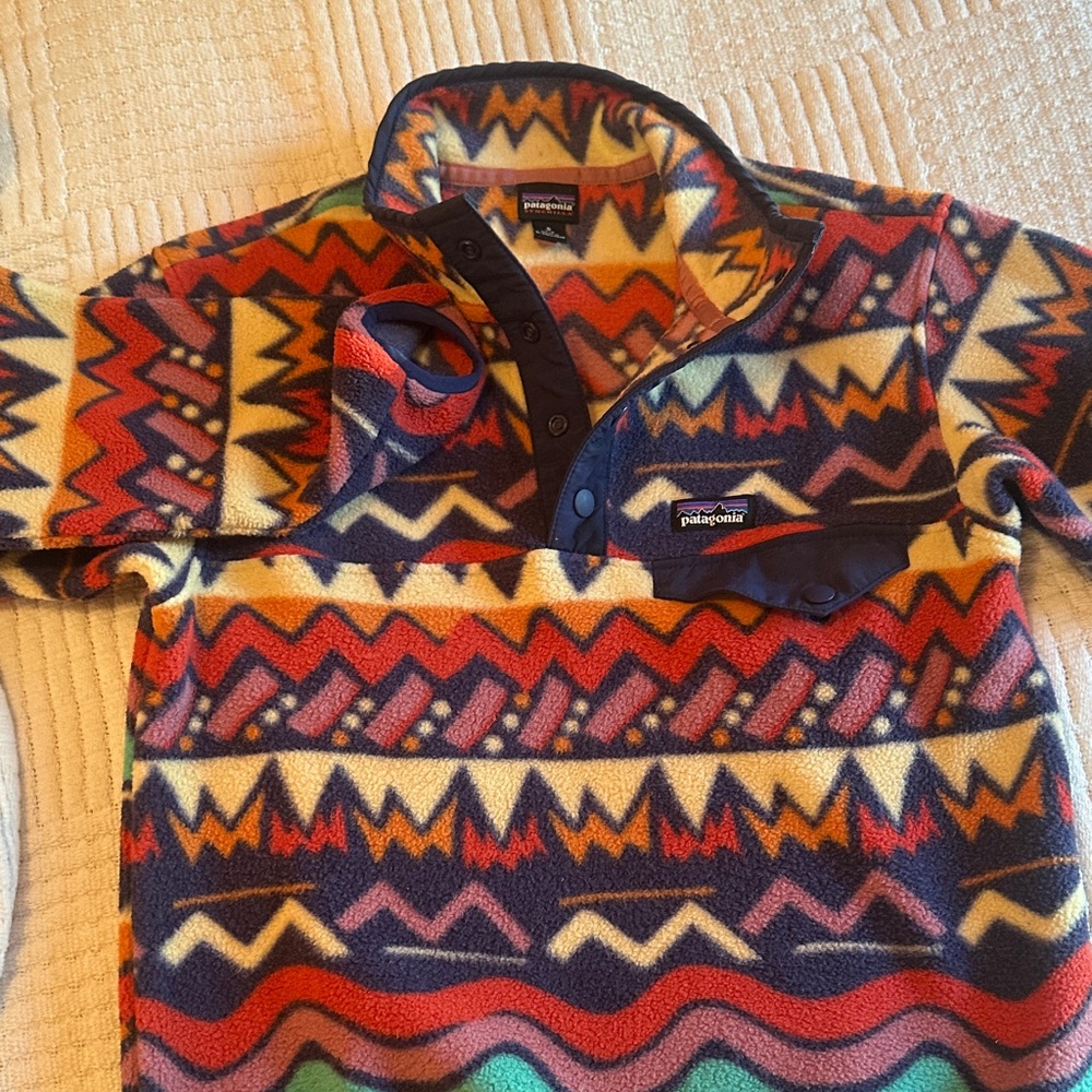 Patagonia Kids Synchilla Fleece sweater - Red, Orange, Yellow Pattern SMALL(7/8)